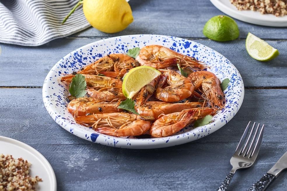 Crevettes rôties, sauce à l’ail et au citron