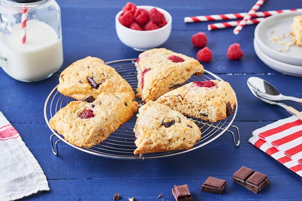 Scones au chocolat blanc et framboises