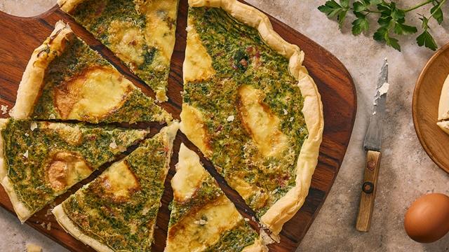 Quiche au reblochon, épinards et lardons