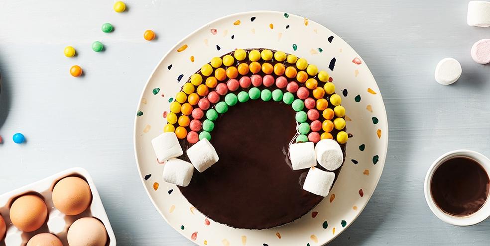 Gâteau au chocolat arc-en-ciel
