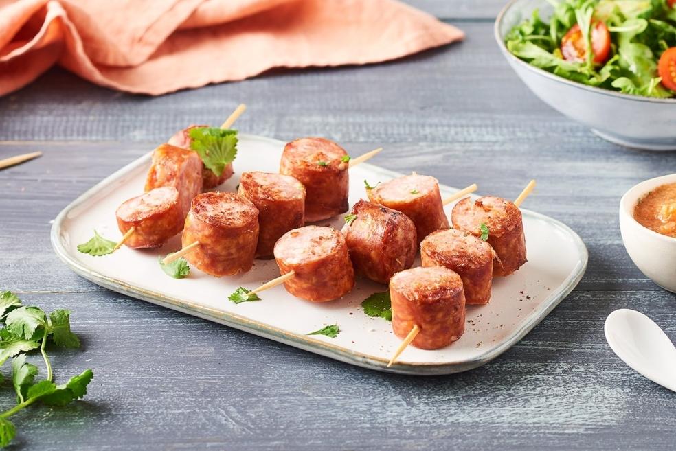 Brochettes de saucisse de Morteau et dip tomate pimentée