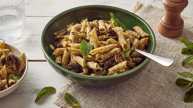 Salade de pâtes au brocoli et à la feta
