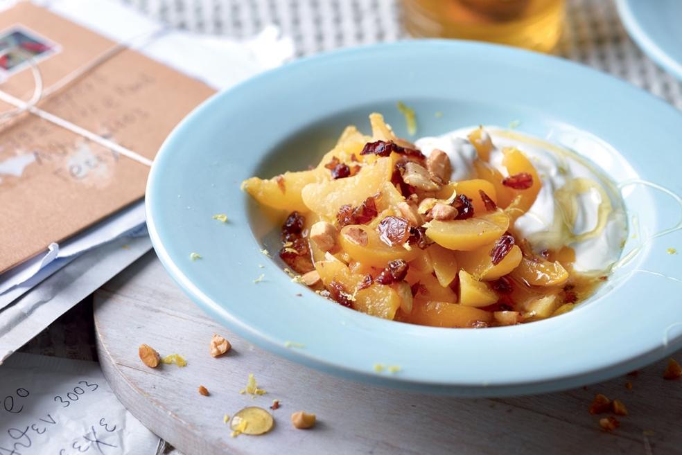 Yaourt au miel et salade d’abricots