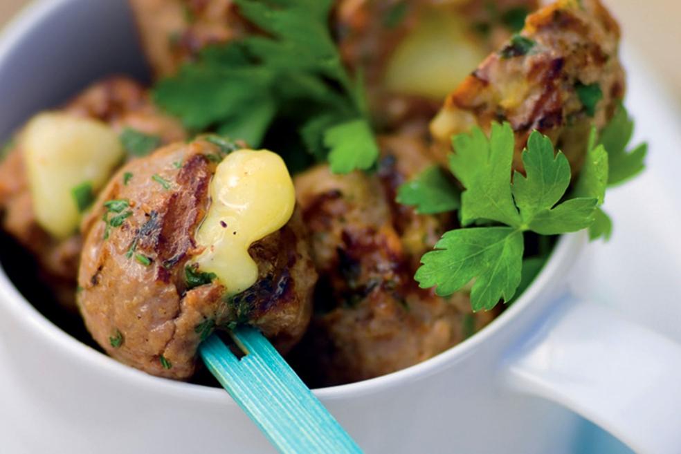 Boulettes de bœuf au cœur de fromage fondant
