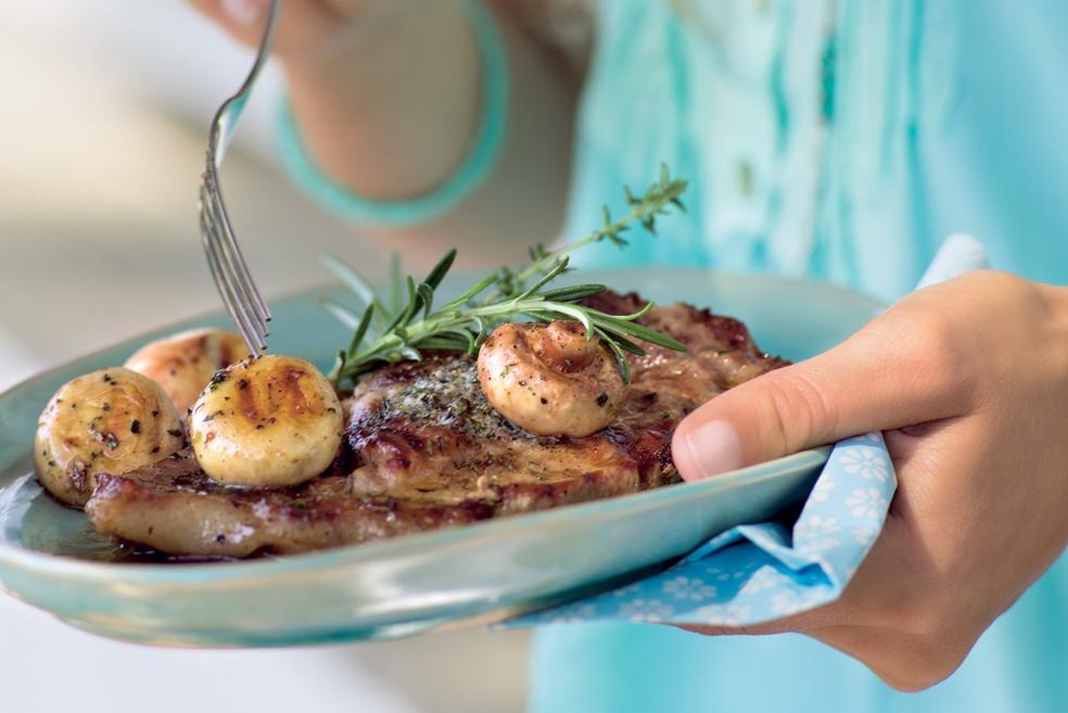 Côtes de porc au thym et aux champignons
