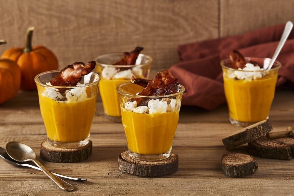 Verrine crème de potimarron, chèvre frais et bacon