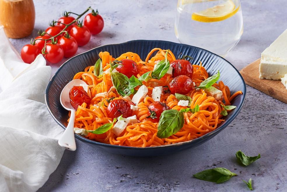 Spaghettis de carottes et tomates cerise rôties