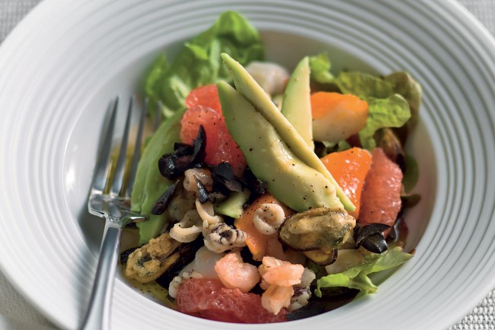 Salade de fruits de mer, avocat et pamplemousse