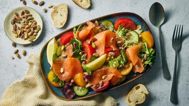 Salade au saumon et aux pistaches