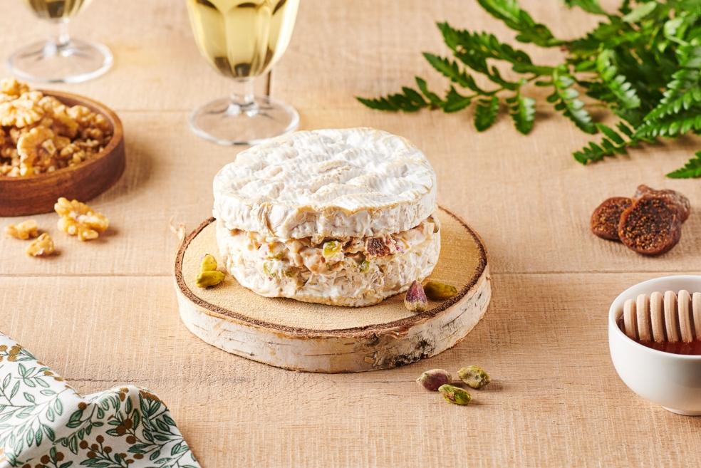 Camembert farci aux figues séchées, noix et pistaches