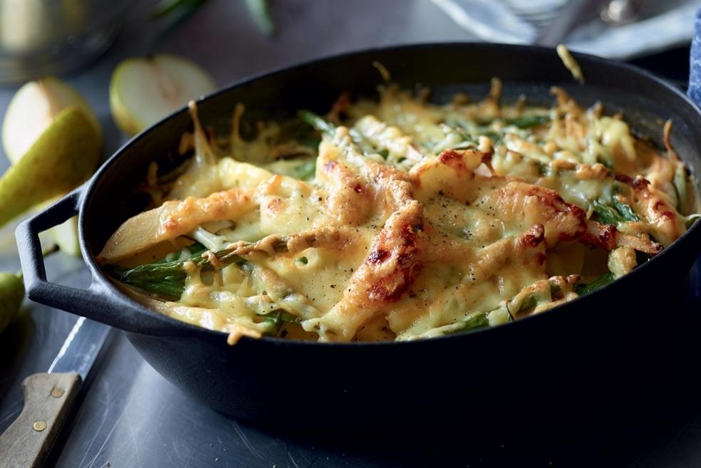 Gratin de pommes de terre, haricots, poires et jambon