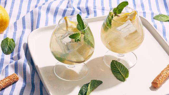 French cocktail - gin, menthe, citron et prosecco