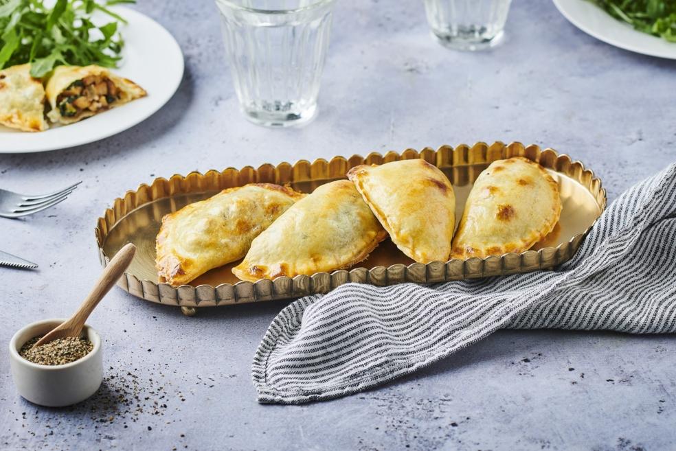 Chaussons au tofu, oignons, épinards et cannelle