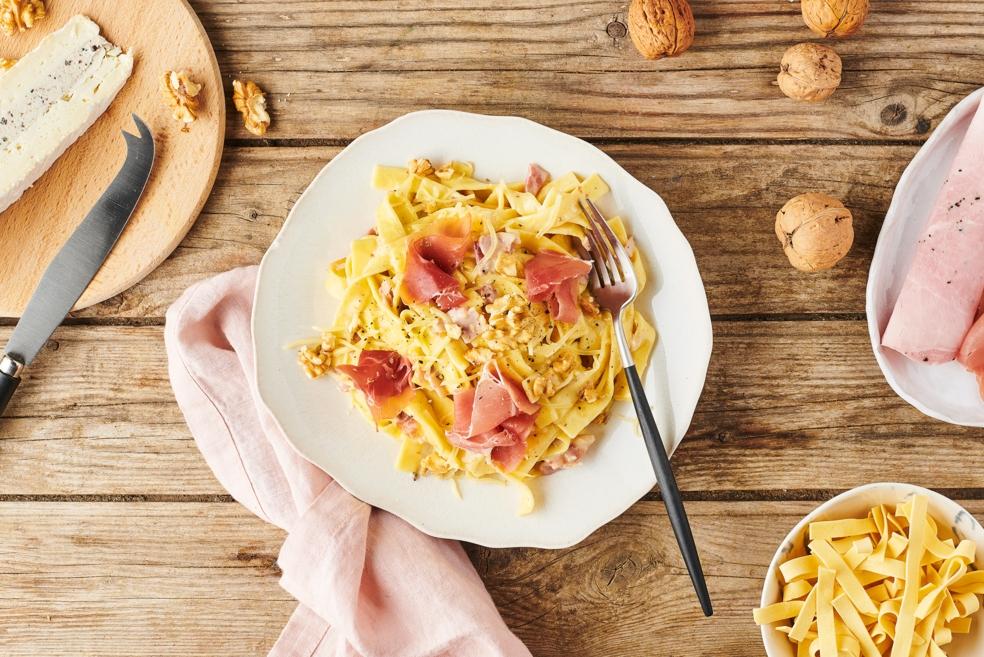 Tagliatelles au jambon et sauce au brie truffé