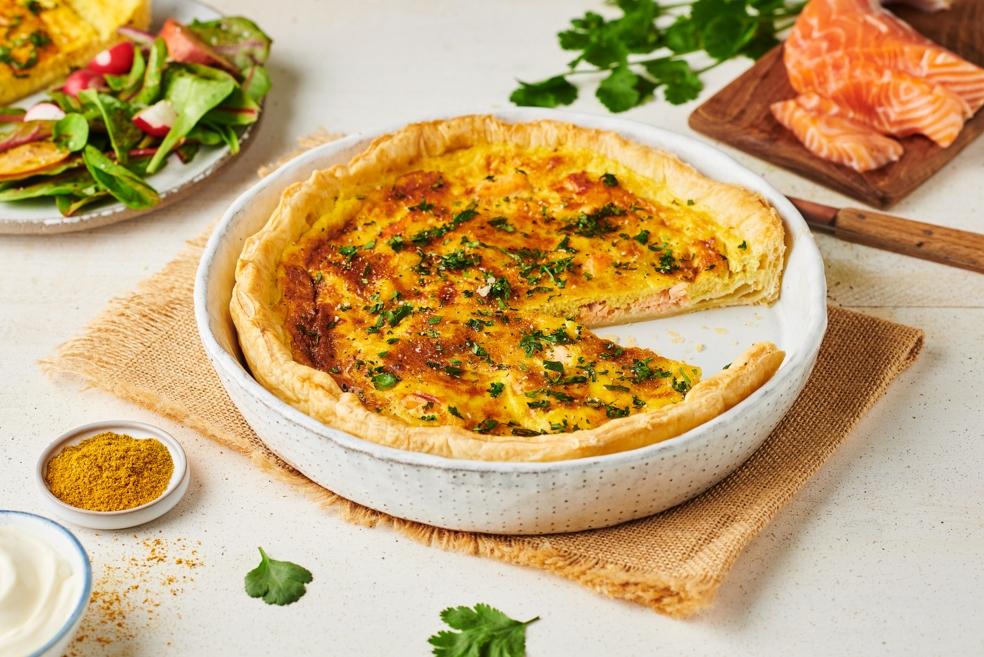 Tarte au saumon, coco, curry et coriandre