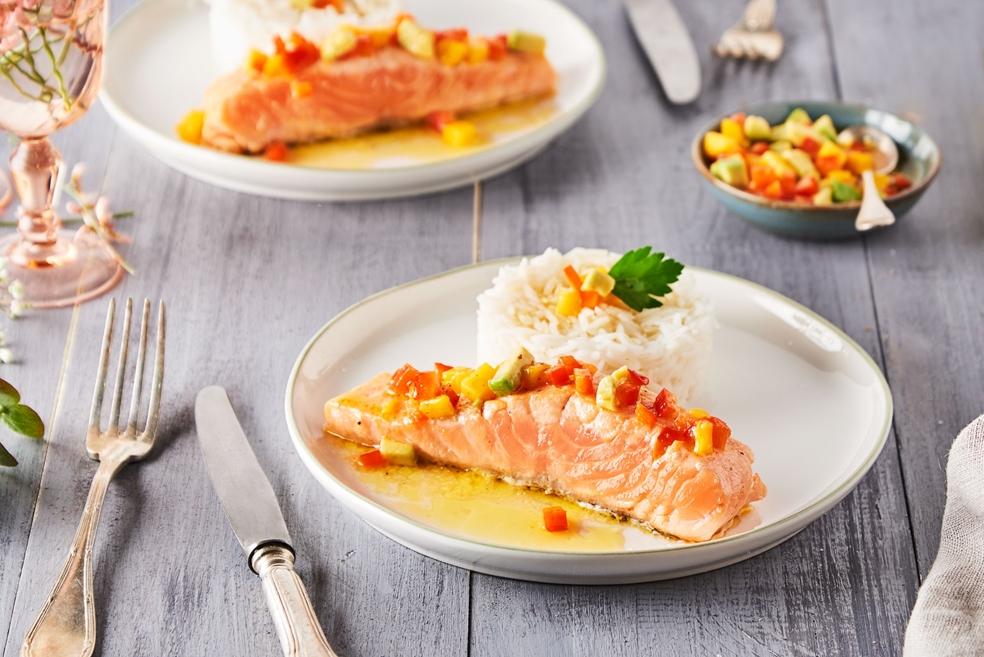 Saumon mi-cuit à la sauce vierge