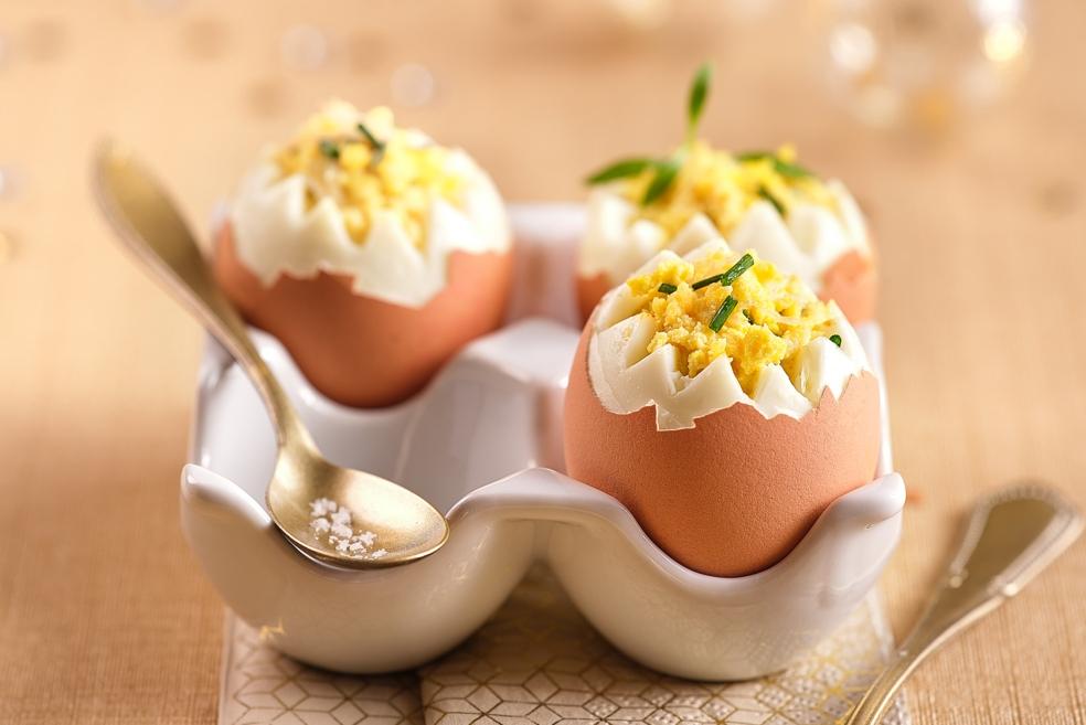 Œuf mimosa au tourteau et aromates