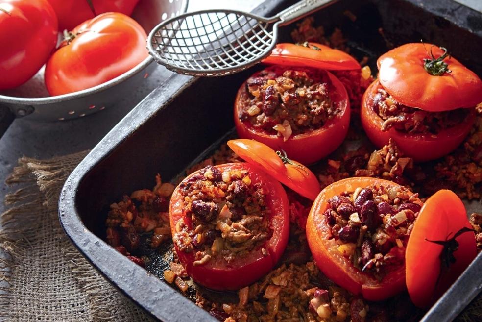 Tomates farcies à la viande hachée et haricots