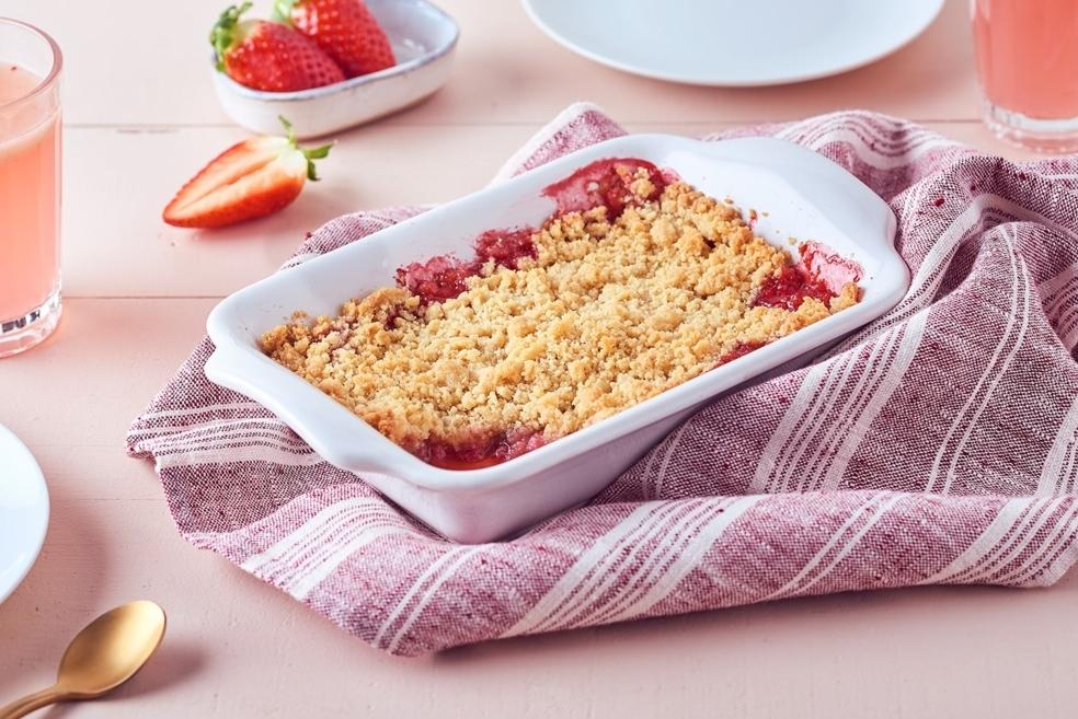 Crumble fraises et feuilles de menthe