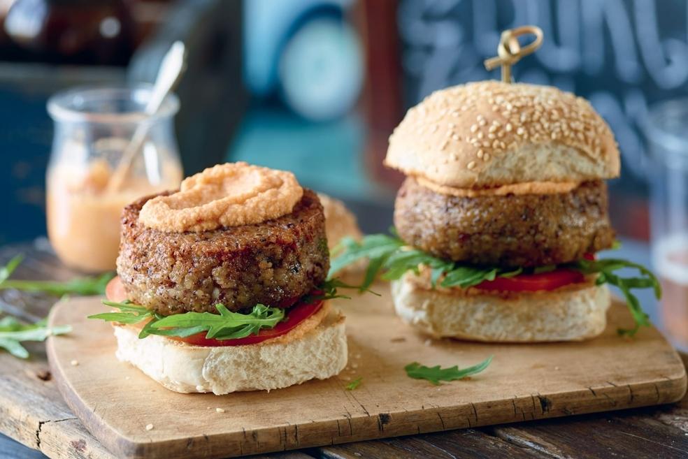 Burger aux haricots et à la crème mangue-harissa