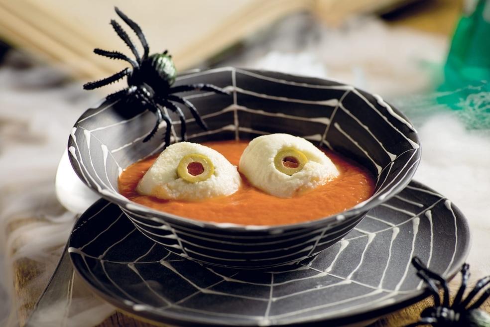 Bol d'Halloween à la tomate et mozzarella