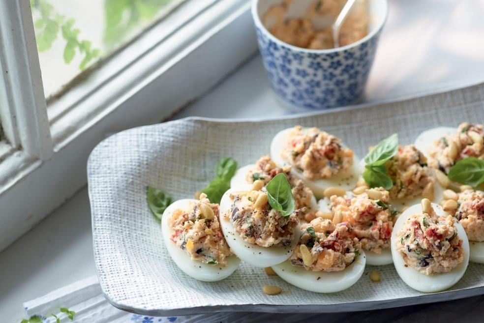 Œufs farcis à la méditerranéenne