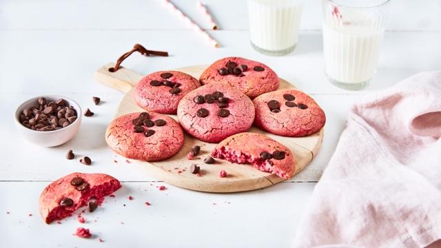 Cookies roses aux pépites de chocolat noir