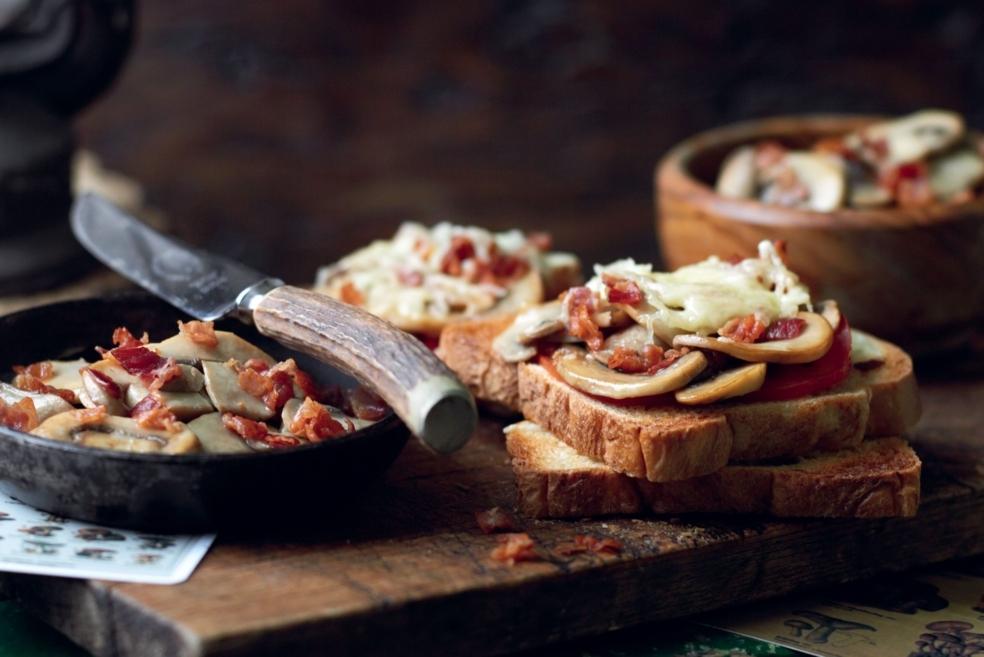 Toasts aux champignons et bacon