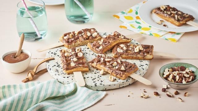 Petites gaufres sucettes banane-choco-noisettes