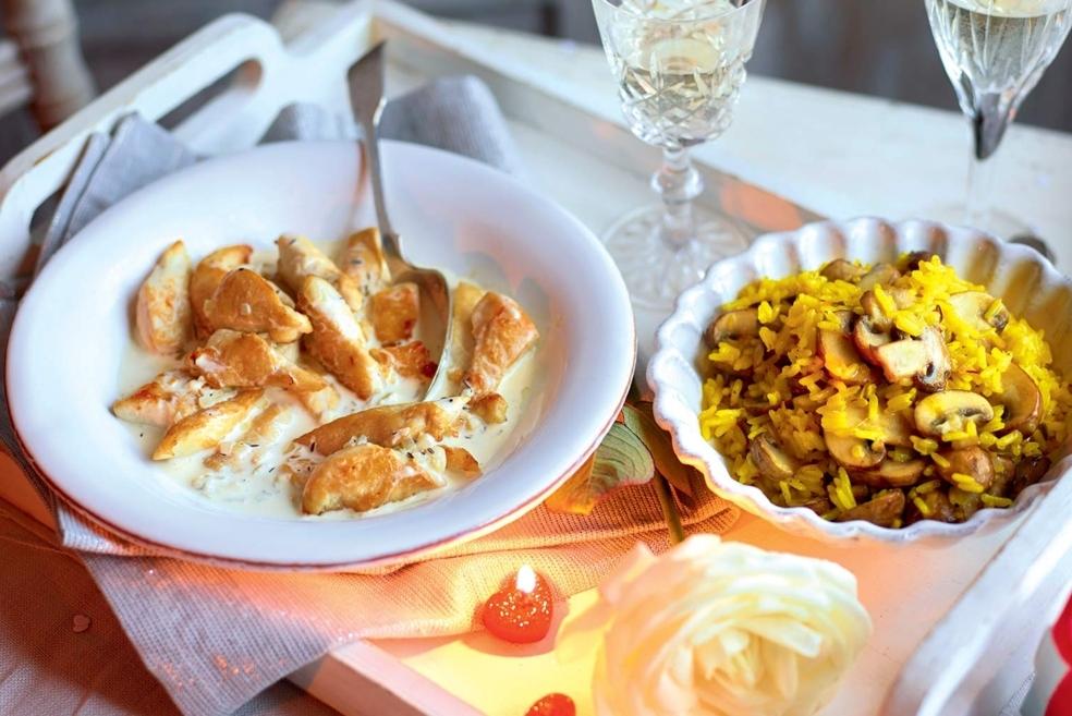Poulet à la crème et Champagne, riz pilaf safrané aux champignons