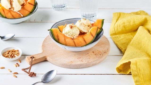 Melon grillé au thym, miel et citron vert