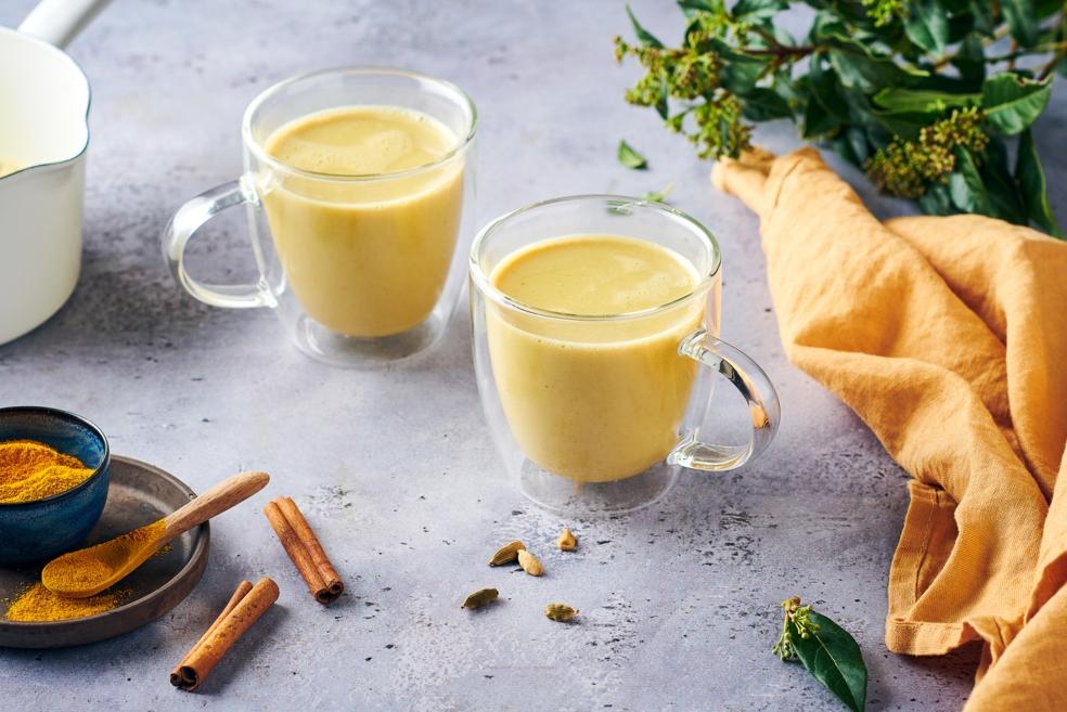 Golden latte, lait végétal et curcuma