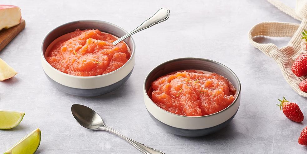 Compote de pommes, fraises et citron vert