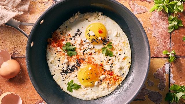 Oeufs au plat à la feta