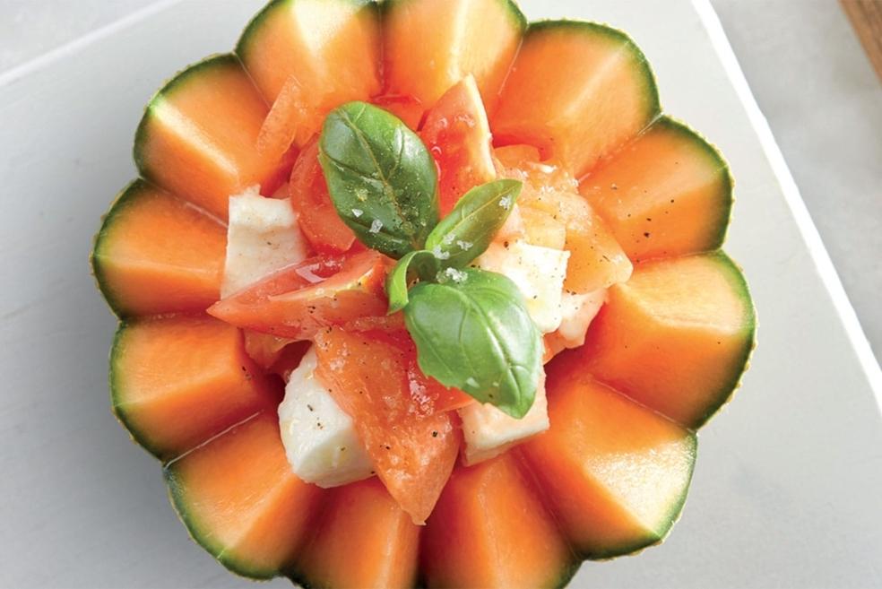 Salade de melon et tomates mozza