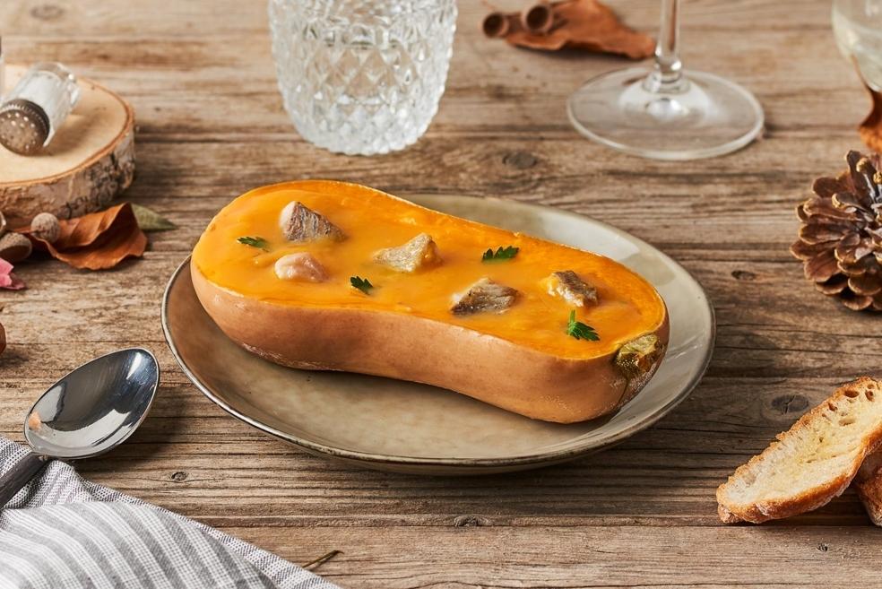 Courge farcie au velouté et lieu noir