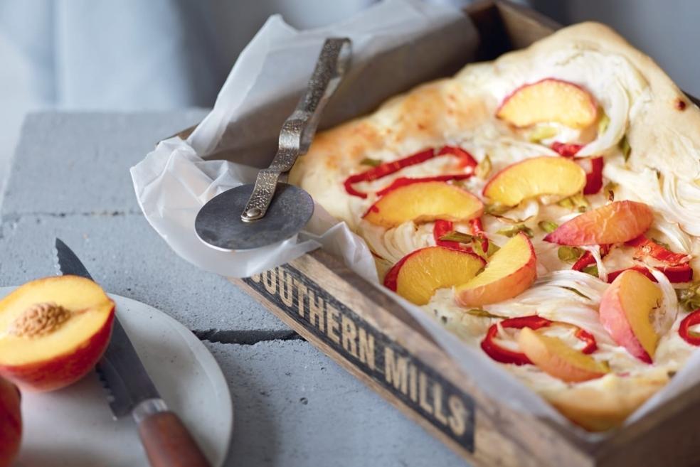 Tarte flambée au fenouil et à la pêche