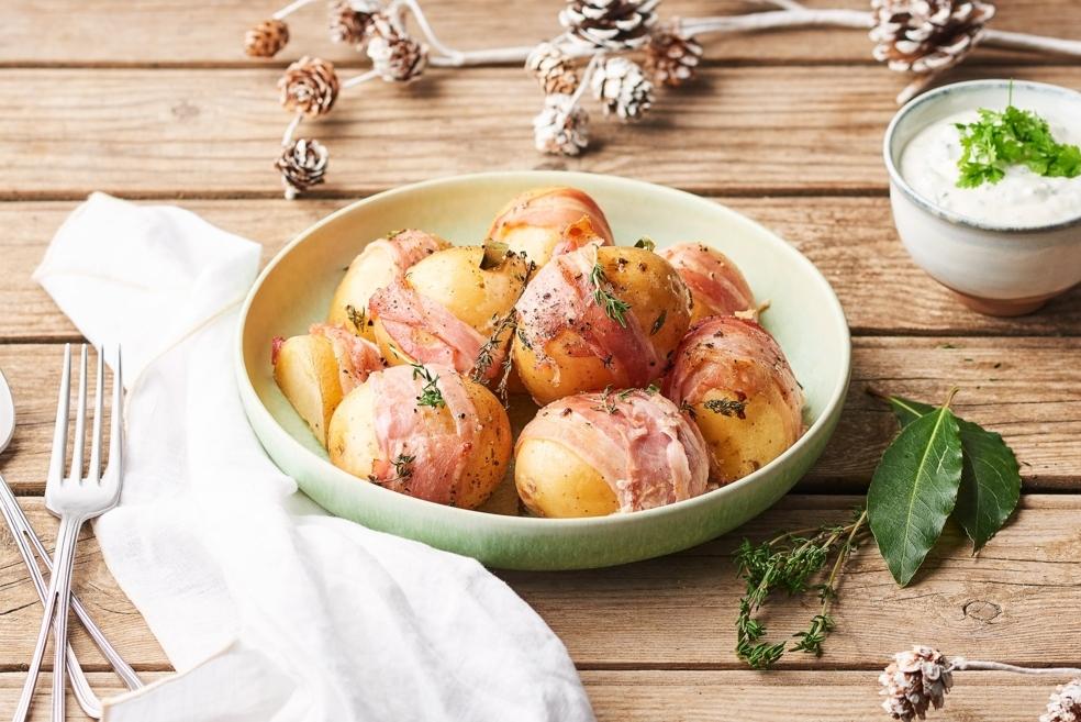 Pommes de terre lardées au thym et à la sauge