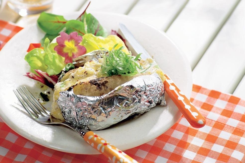 Pomme de terre en papillote, garniture au fromage