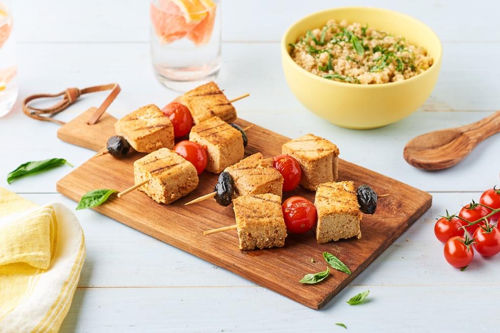 Tofu grillé tomates cerises et quinoa au barbecue