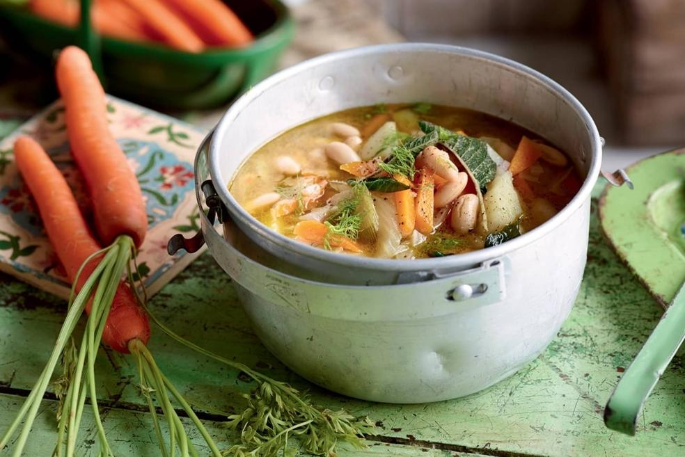 Soupe méditerranéenne aux pommes de terre, fenouil et haricots blancs
