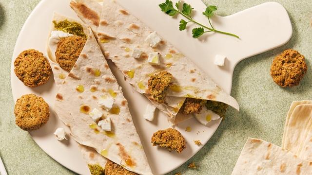 Wraps aux falafels, pesto et mozzarella