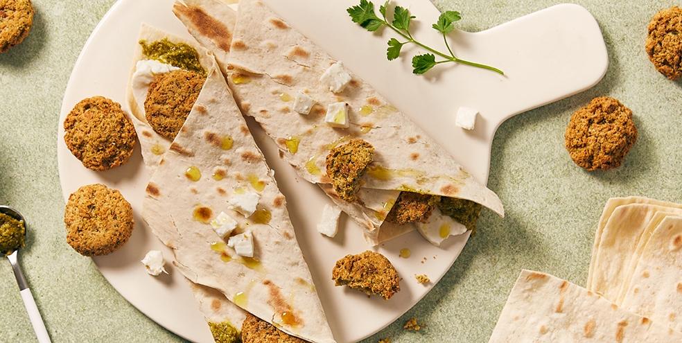 Wraps aux falafels, pesto et mozzarella