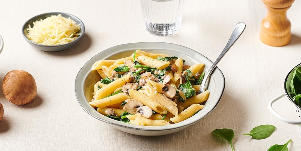Penne aux champignons, comté et pousses d'épinards