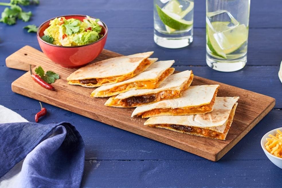 Quesadillas de patates douces, pesto et tomates séchées