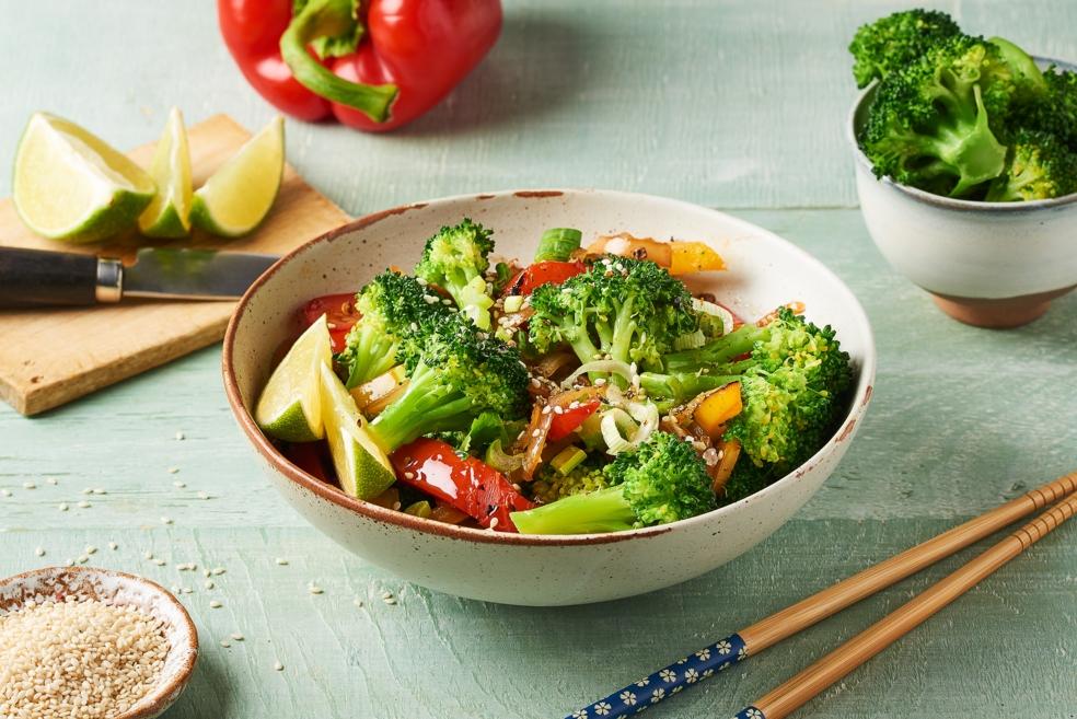 Wok de brocolis, sésame, soja et coriandre