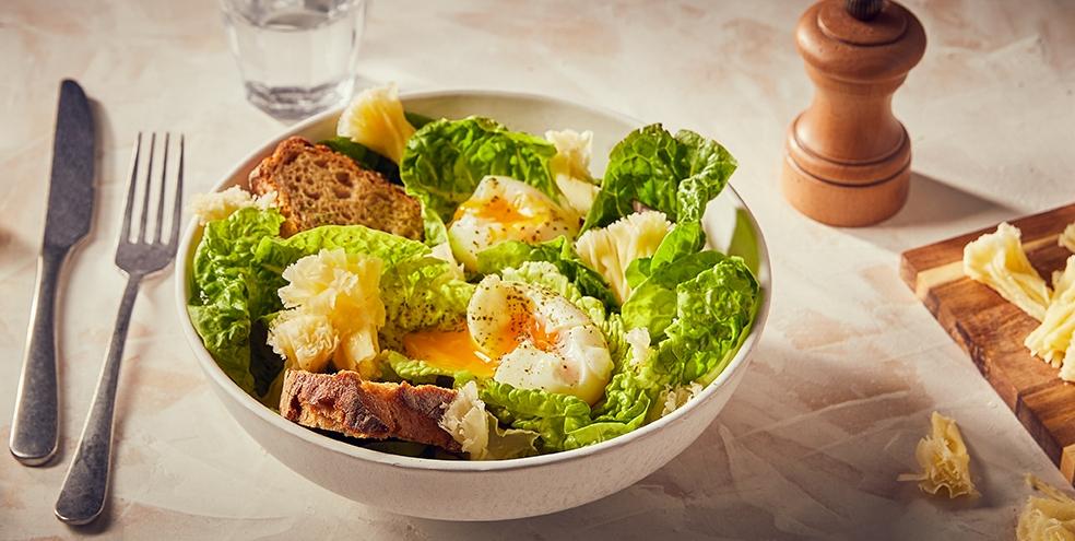 Salade aux œufs mollets et à la tête de moine