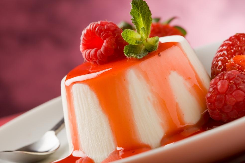 Panna cotta au citron et framboises