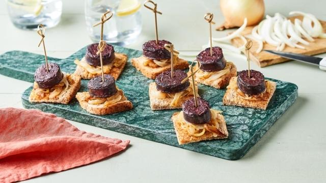 Tapas de boudin, oignons et piment