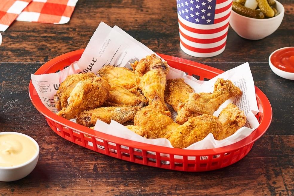 Buffalo wings traditionnels et sauce piquante au tabasco